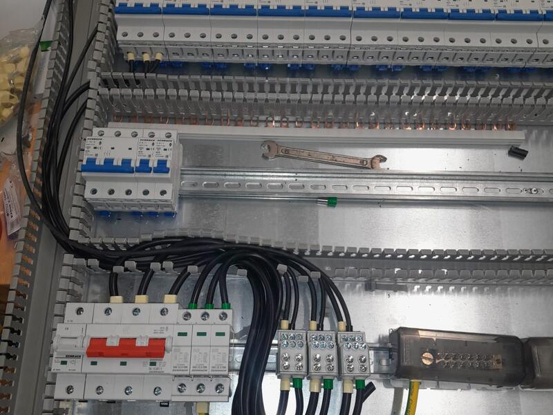 Detailná inštalácia rozvádzača