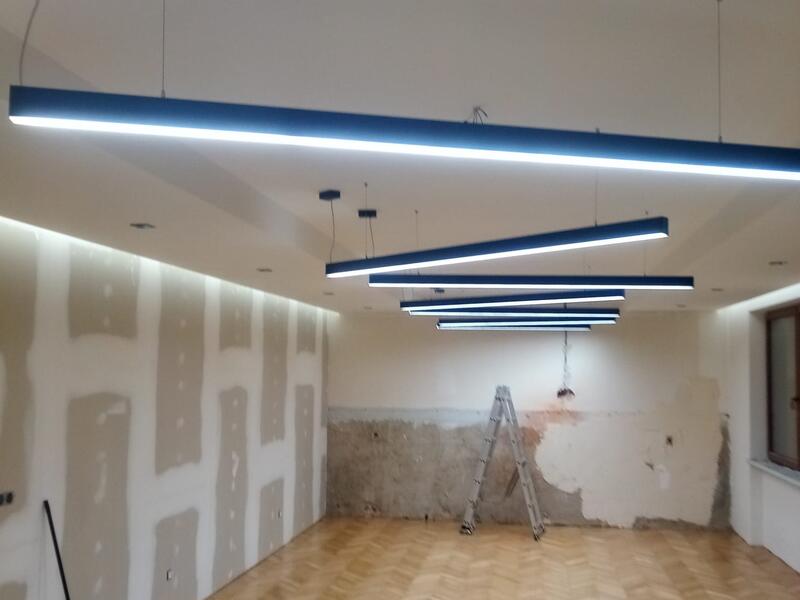 Lineárne LED svietidlá v miestnosti